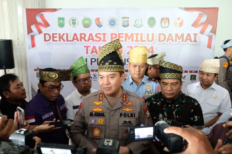 - Delapan Belas Partai Politik (Parpol) Peserta Pemilu 2024 Beserta Ratusan Anggotanya Mengikuti Deklarasi Pemilu Damai