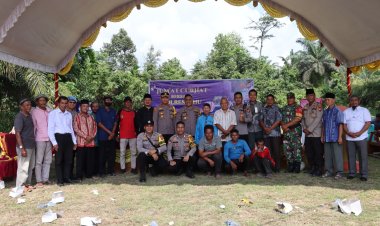 Kapolres Inhu Pimpin Jumat Curhat dan Bezuk Korban Lakalantas di Talang Jerinjing 