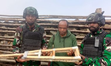 Tongkat Alat Bantu Jalan Pak Aco di Papua