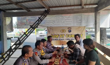 Jum'at Curhat Polsek Minas Mendengarkan Aspirasi  Dan Keluhannya Dari Masyarakat-Masyarakat Minas Barat