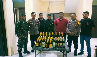 TNI-Polri Amankan Puluhan Botol Miras dari Beberapa Warung