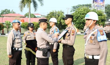 Polres Kampar Gelar Upacara PTDH Terhadap Satu Personel Yang Terbukti Langgar Kode Etik