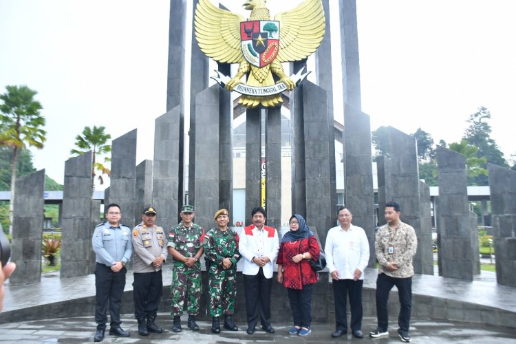 Satgas Pamtas RI- Mly Yonarmed 16 TK Terima Kunjungan Kepala BPIP RI dalam Rangka Sosialisasi Nilai-nilai Pancasila ke Sekolah Dasar di Perbatasan.