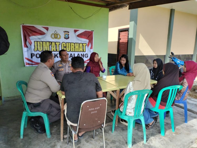 Polsek Tualang -Polres Siak-Polda Riau menggelar kegiatan Jumat Curhat di Desa Kp. Pinang Sebtng Tmr Kec. Tualang Kab. Siak