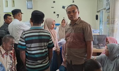 KENAGARIAN MUNGKA SERAHKAN BANTUAN PERMAKANAN PADA 70 ORANG LANSIA