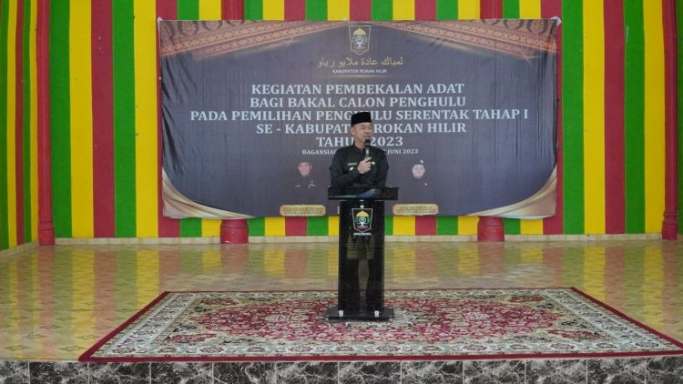 Buka Pembekalan Adat, Bupati Rohil Ajak Calon Penghulu Tidak Lakukan Money Politik