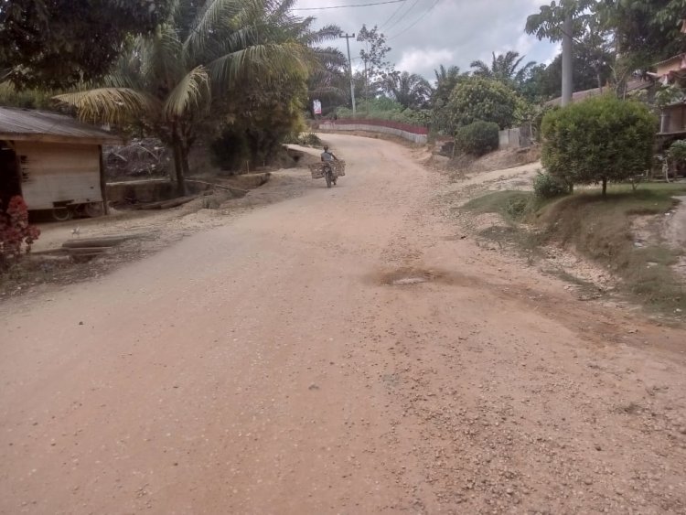 Bersama Tokoh Masyarakat, Serangge Mengawali Pelaksanaan Kegiatan Pembangunan/Perawatan Jalan 