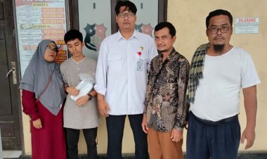 Sedang Sholat Isya Berjamaah Seorang Remaja 17Th, Ditarik Paksa Keluar Masjid Lalu Ditampar Hingga Telinga Berdarah