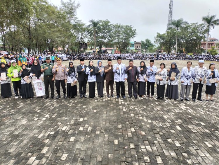 Kapolsek Tualang Hadiri Upacara Peringatan Hut PGRI ke-78 dan Hari Guru Nasional