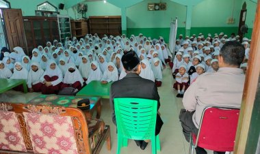 Ratusan Pelajar SDIT IMAM AHMAD Ikut Kegiatan Police Goes To School