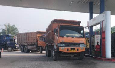 SPBU KM 83 Kandis Nekat Jual BBM Bersubsidi Kepada Mobil-Mobil Perusahaan