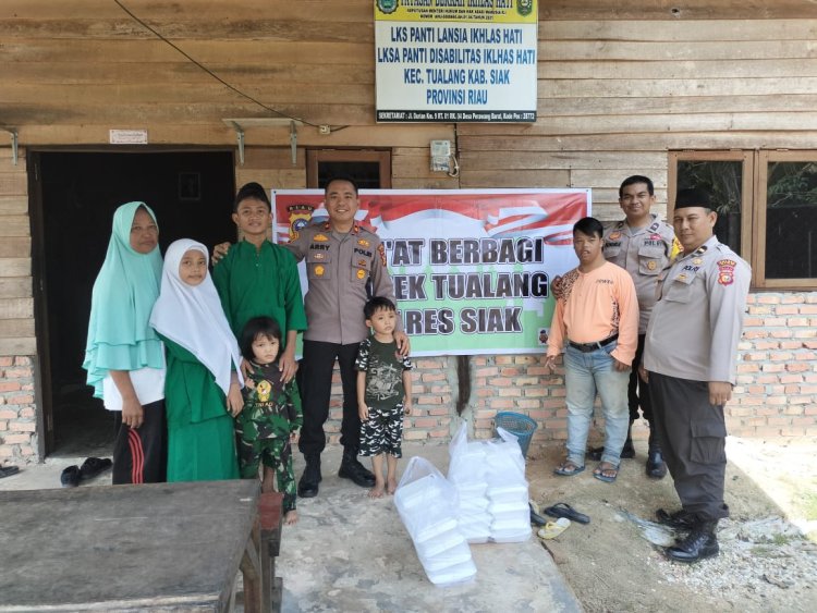 Peduli Sesama, Kapolsek Tualang Berbagi Makanan ke Yayasan Berkah Ikhlas Hati dan Pemulung Sampah Di Jum’at Berbagi
