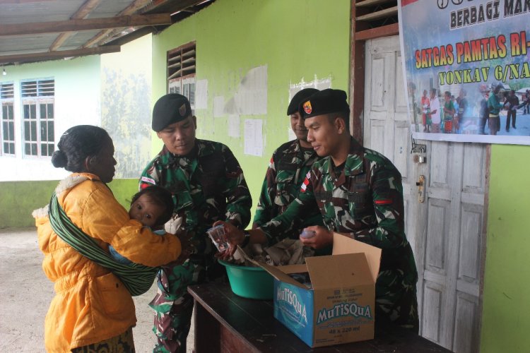 Truck Senyum Kembali Beraksi: Jumat Kasih, Satgas Yonkav 6/Naga Karimata Berbagi Kebaikan di Desa Lemon
