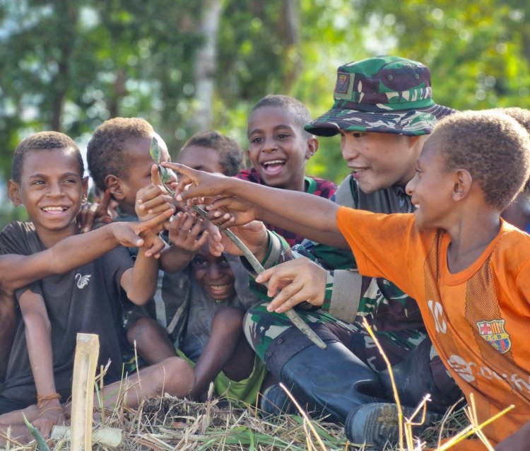 Satgas Yonif 125/Smb dan Masyarakat Tanam Pohon Bersama di Seluruh Jajaran Pos