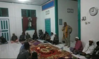 Ibu-Ibu di Jalan Rintis RT015/RW004 Bagan Punak Pesisir Adakan Peringatan Isra Mi'raj Nabi Muhammad SAW di Musholla Mushollin, Kecamatan Bangko, Kabupaten Rokan Hilir