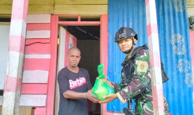 Satgas Yonif 623 Membantu Ringankan Beban Warga Papua dengan Distribusi Sembako