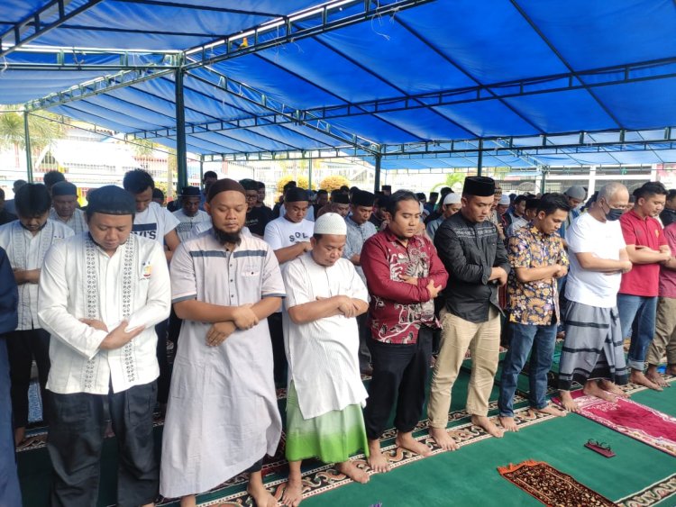Warga Binaan Lapas Pekanbaru Laksanakan Sholat Jum'at Dengan Khusyuk