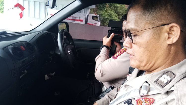 Ciptakan Mudik Aman dan Nyaman, Ditlantas Polda Riau Awasi Batas Kecepatan dengan Speed Gun