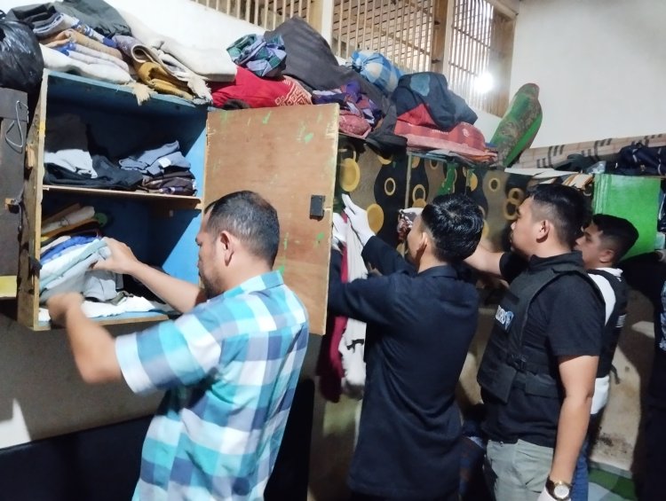 Pasca Idul Fitri, Rutan Rengat Gelar Razia Di Kamar Warga Binaan