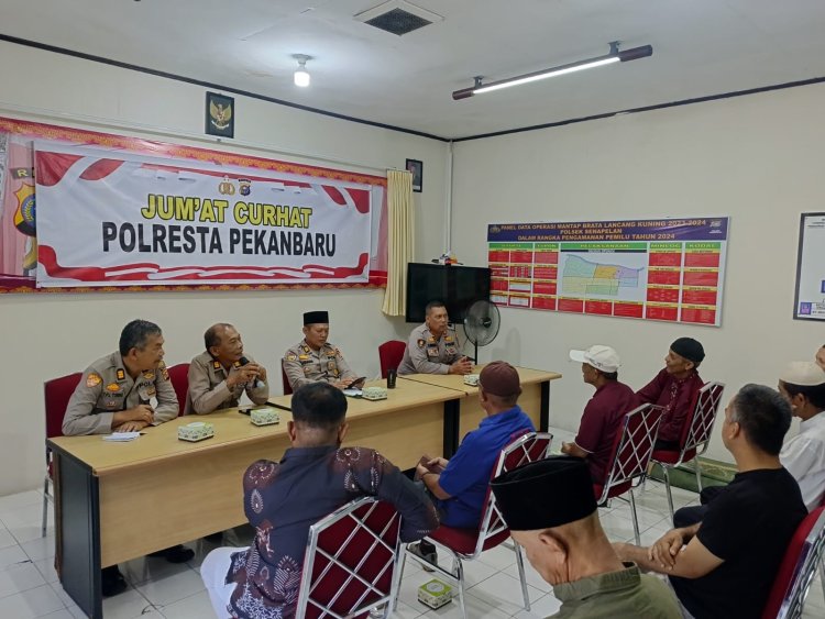 Gelar Jum'at Curhat, Polsek Senapelan Tampung Aspirasi Warga