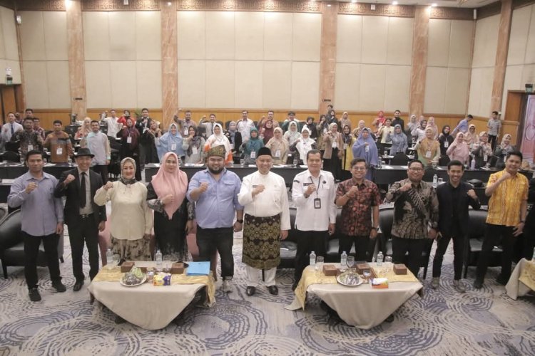 Markarius Anwar Buka Lomba Public Speaking Guru Riau