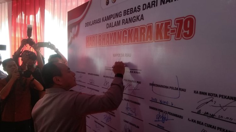 Komitmen Berantas Narkoba, Polda Riau Gelar Deklarasi Kampung Bebas Narkoba di Kampung Dalam
