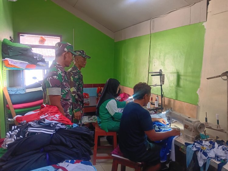 Babinsa Sragen Tinjau UMKM Konveksi, Dorong Kualitas dan Daya Saing
