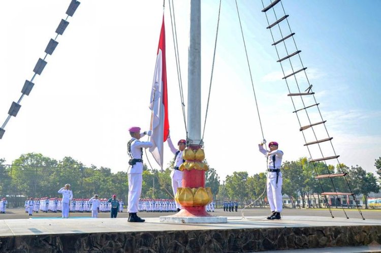 Prajurit Yonif 1 Marinir Ikuti Upacara HUT ke-80 RI di Brigif 2 Sidoarjo