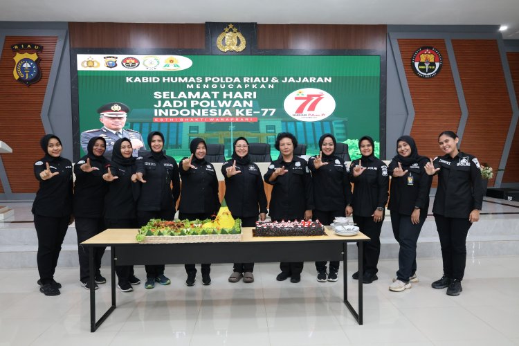 Rayakan Hari Jadi Polwan ke-77, Bidhumas Polda Riau Gelar Kegiatan Potong Tumpeng 