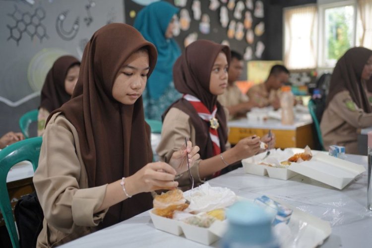 Wali Kota Pekanbaru Pastikan Makan Bergizi Gratis Pelajar Aman dan Higienis
