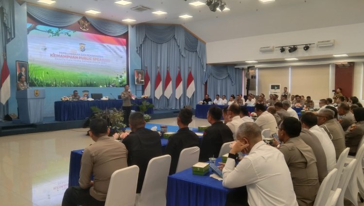 Tingkatkan Pelayanan Kepada Masyarakat, Personil Polda Riau Dilatih Kemampuan Kemampuan Public Speaking
