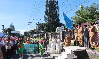 Bupati Dairi Ir. Vickner Sinaga Didampingi Wakil Bupti Wahyu Daniel Sinaga, Lepas Kontingen MTQ Ke-51 Tingkat Kabupaten Dairi Tahun 2026