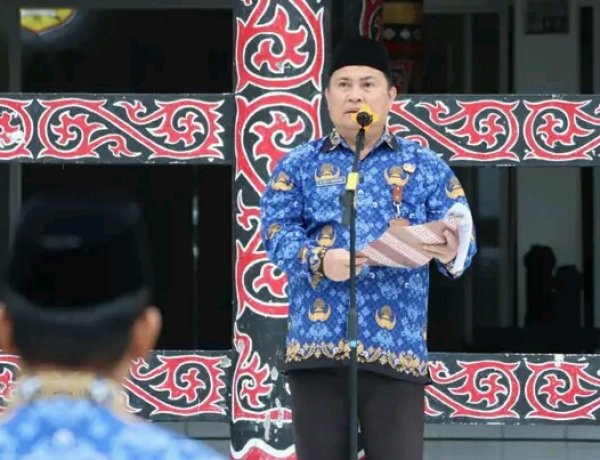 Charles Bantjin Bertindak Sebagai Pemimpin Upacara Hari Kesadaran Nasional